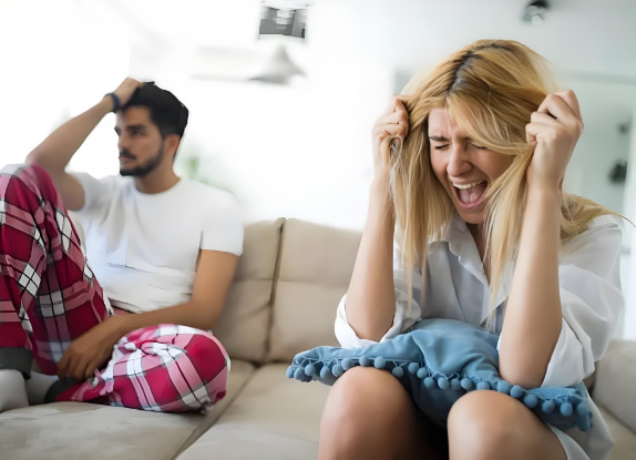 前妻和我離婚后她就整睦自暴自棄我該不該管