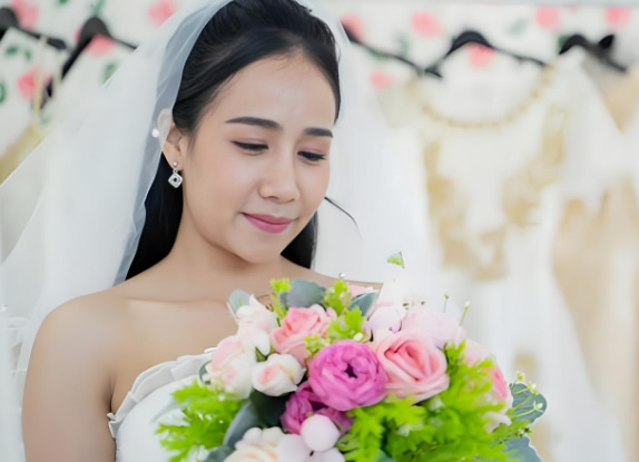 成都婚外遇調(diào)查公司發(fā)現(xiàn)老公拋棄女友娶富婆
